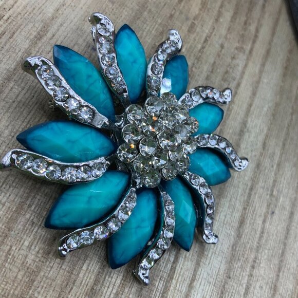 Flower Burst Elegant Rhinestone Teal Blue Silver Tone Brooch Pin - Picture 5 of 8
